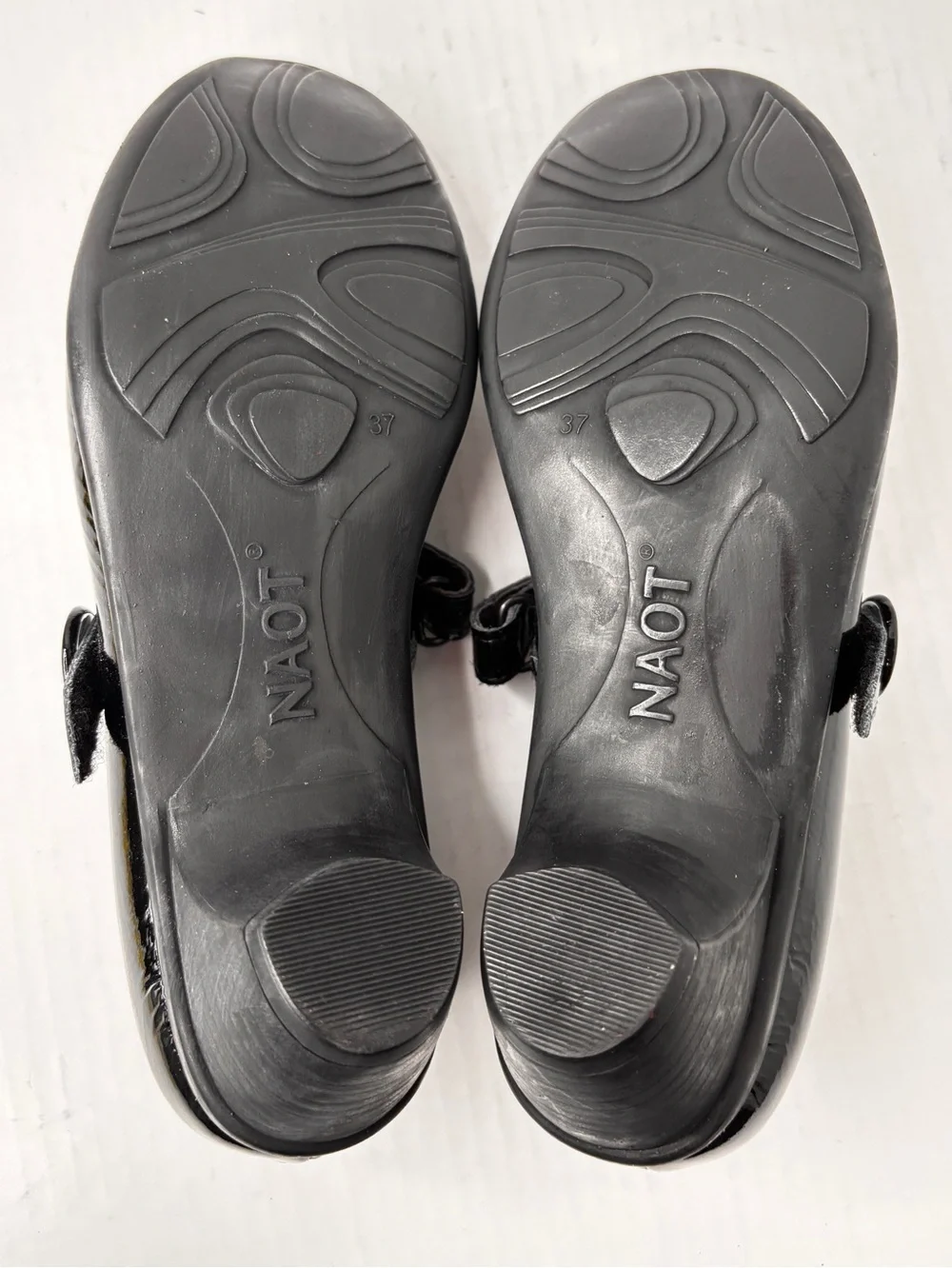 Naot Trendy Mary Jane Pump Womens Comfort Shoe Size 6 EU 37 Black Patent Leather